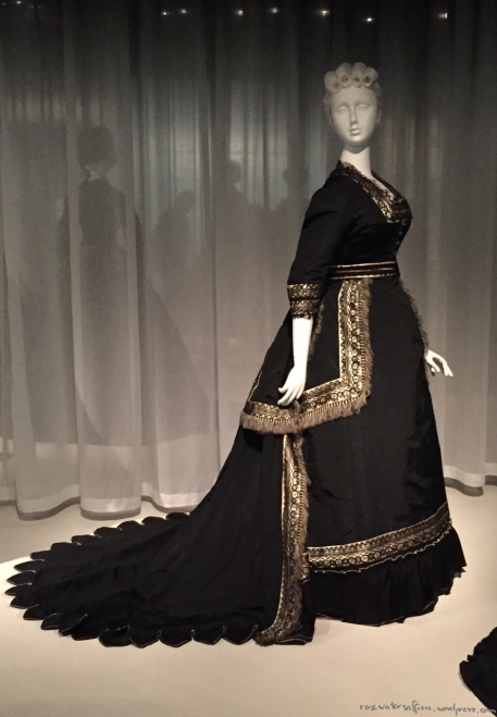 Costume institute Death becomes Her Mourning MET New York Victorian mourning black 